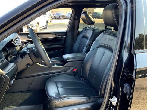 Used 2022 Jeep Grand Cherokee Overland image 13