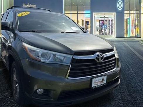Used 2016 Toyota Highlander Plus AWD/4WD image 14