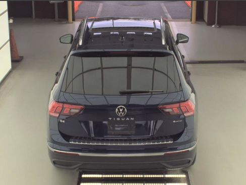 Used 2023 Volkswagen Tiguan SE w/ Panoramic Sunroof Package image 18