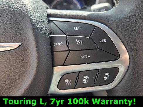 Certified 2024 Chrysler Pacifica Touring-L image 28