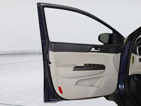 Used 2020 Kia Sportage LX image 16