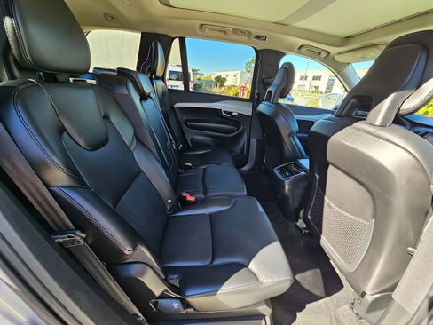Used 2021 Volvo XC90 T5 Momentum w/ Climate Package image 33