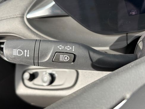 Used 2024 Buick Envista Preferred w/ Convenience I Package FWD image 23
