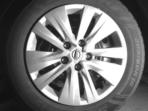 Used 2025 Nissan Sentra S FWD image 14