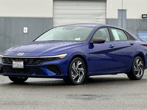 Used 2025 Hyundai Elantra SEL image 8