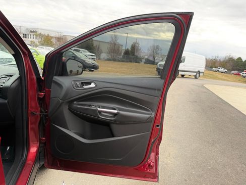 Used 2018 Ford Escape SE image 25