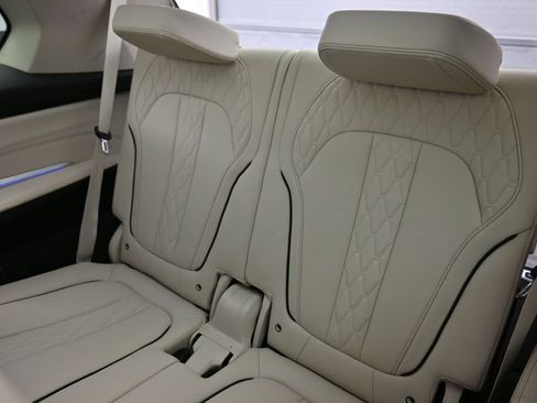 Used 2022 BMW X7 xDrive40i w/ Executive Package AWD/4WD image 16