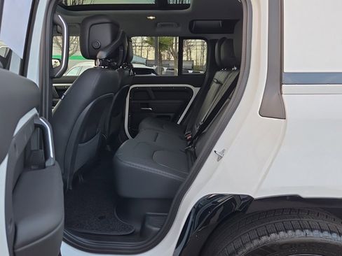 New 2026 Land Rover Defender 110 X-Dynamic SE image 5