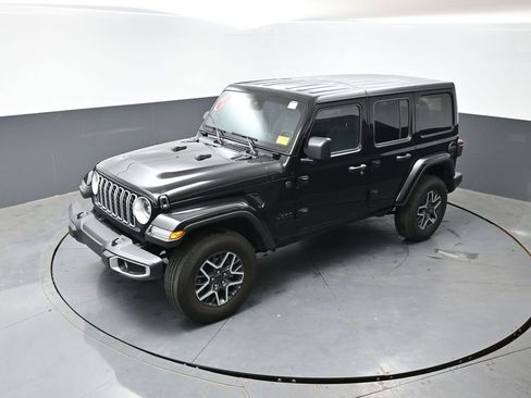 Used 2025 Jeep Wrangler Unlimited Sahara AWD/4WD image 42