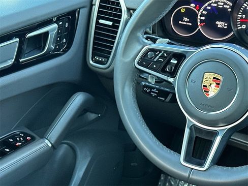 Used 2023 Porsche Cayenne Platinum Edition image 19