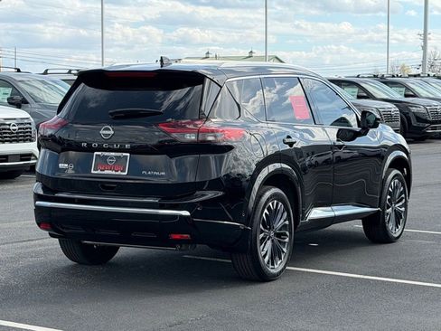 Used 2024 Nissan Rogue Platinum image 5