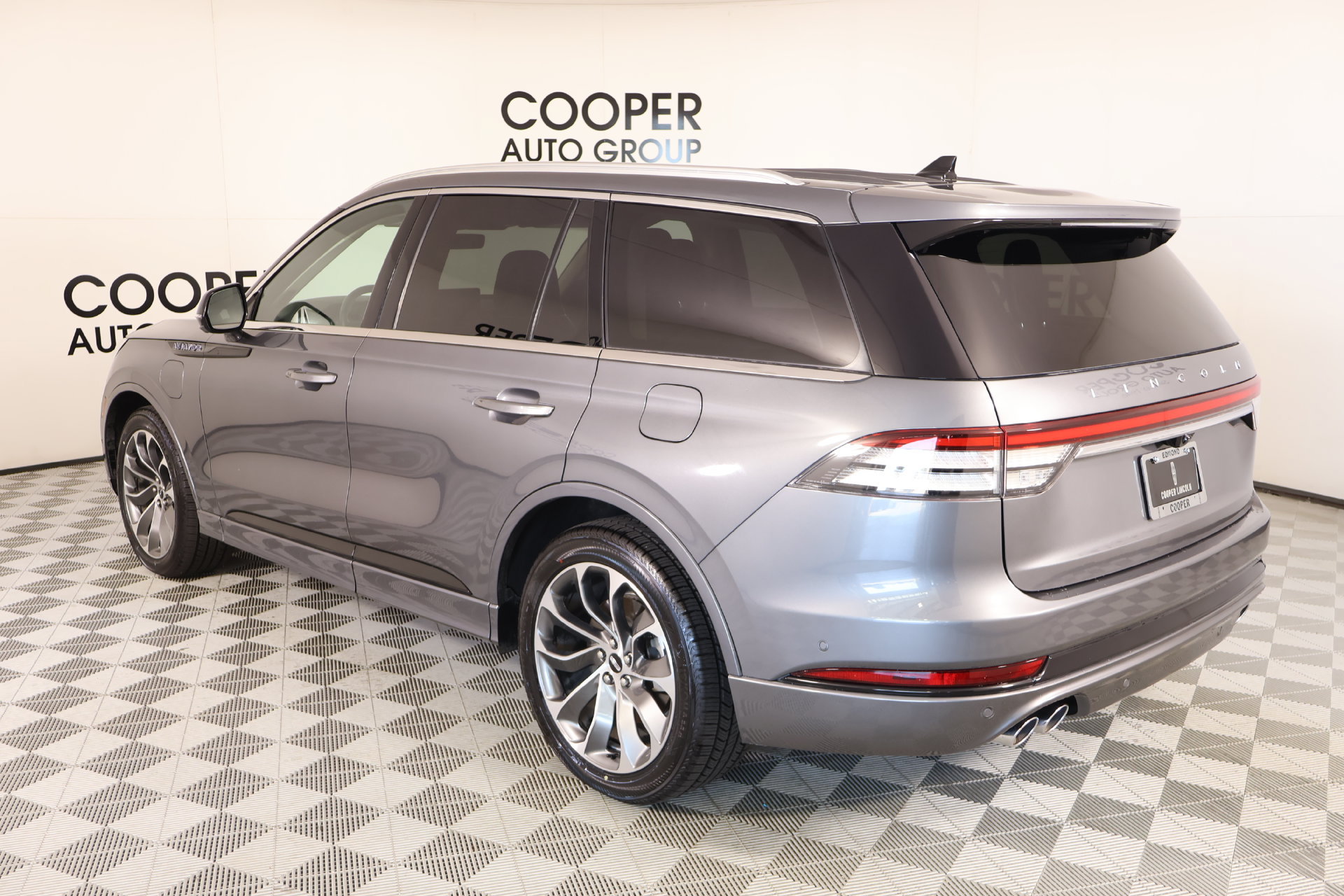 Used 2023 Lincoln Aviator Grand Touring w/ Equipment Group 301A AWD/4WD image 25