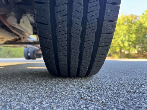 Used 2011 Ford E-450 and Econoline 450 Super Duty image 13