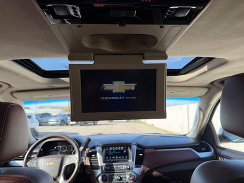 Used 2018 Chevrolet Suburban Premier image 16