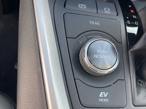 Used 2025 Toyota RAV4 Limited image 23