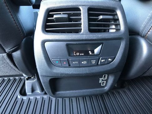 Used 2022 Honda Pilot TrailSport image 29