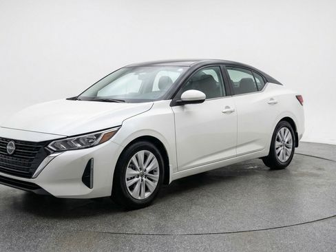 Used 2025 Nissan Sentra S FWD image 3