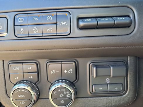 Used 2023 GMC Yukon Denali Ultimate image 13