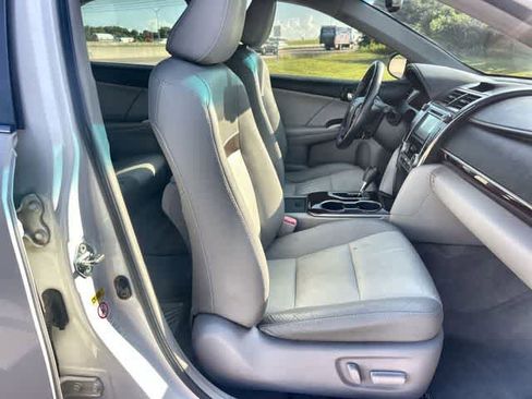 Used 2012 Toyota Camry XLE w/ Leather Pkg FWD image 12