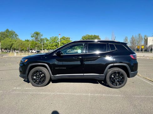 Used 2023 Jeep Compass Latitude image 8