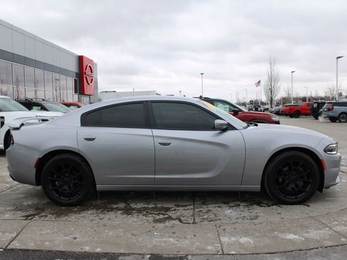 Used 2016 Dodge Charger SXT image 6