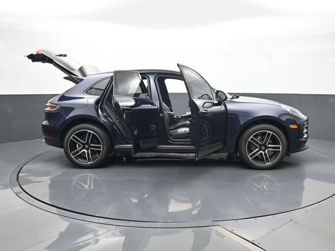 Certified 2021 Porsche Macan AWD/4WD image 31