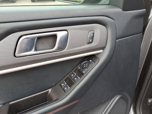 Used 2025 Ford Explorer ST-Line image 6