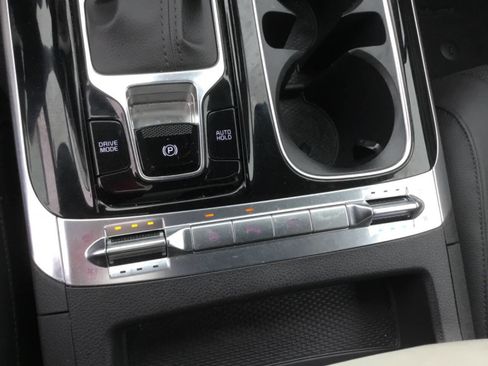 Used 2024 Kia Carnival SX Prestige image 10