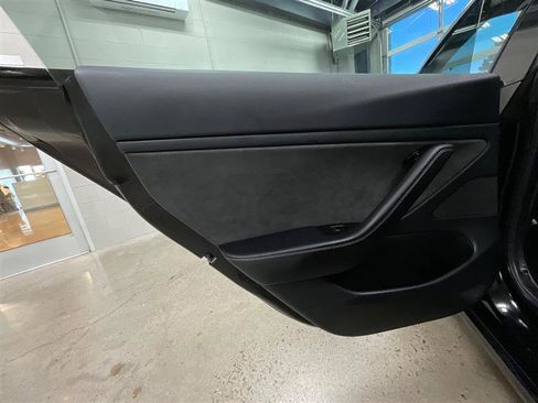 Used 2018 Tesla Model 3 Long Range image 17