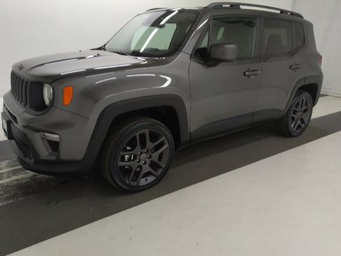 Used 2021 Jeep Renegade Latitude AWD/4WD image 2