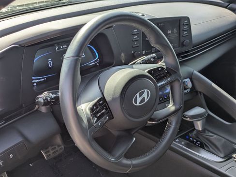 Certified 2025 Hyundai Elantra Sport image 16