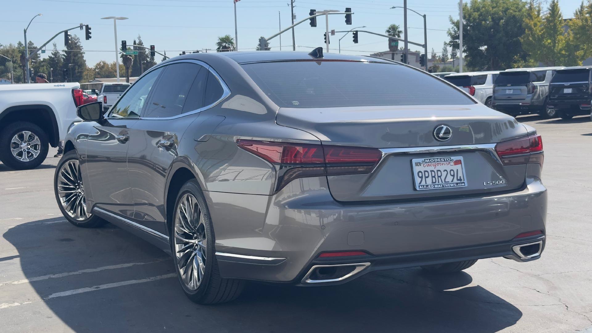 Used 2023 Lexus LS 500 w/ Interior Upgrade Package RWD image 4