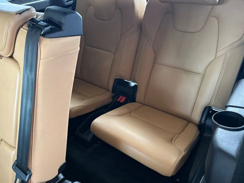 Certified 2024 Volvo XC90 T8 Ultimate w/ Lounge Package AWD/4WD image 18
