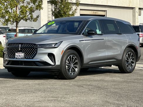 Certified 2024 Lincoln Nautilus Premier image 9