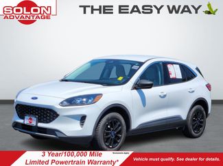 Used 2022 Ford Escape SE image 1