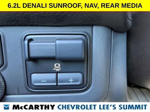 Used 2021 GMC Yukon Denali w/ Denali Premium Package image 26