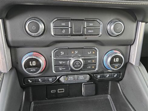 Used 2024 GMC Yukon SLT image 21
