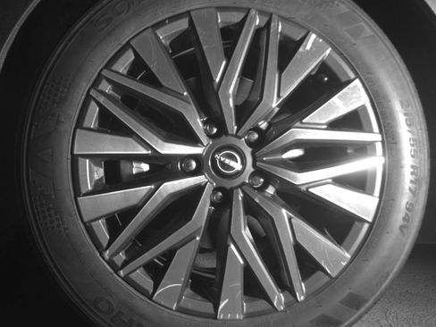 Used 2025 Nissan Altima 2.5 SV FWD image 15