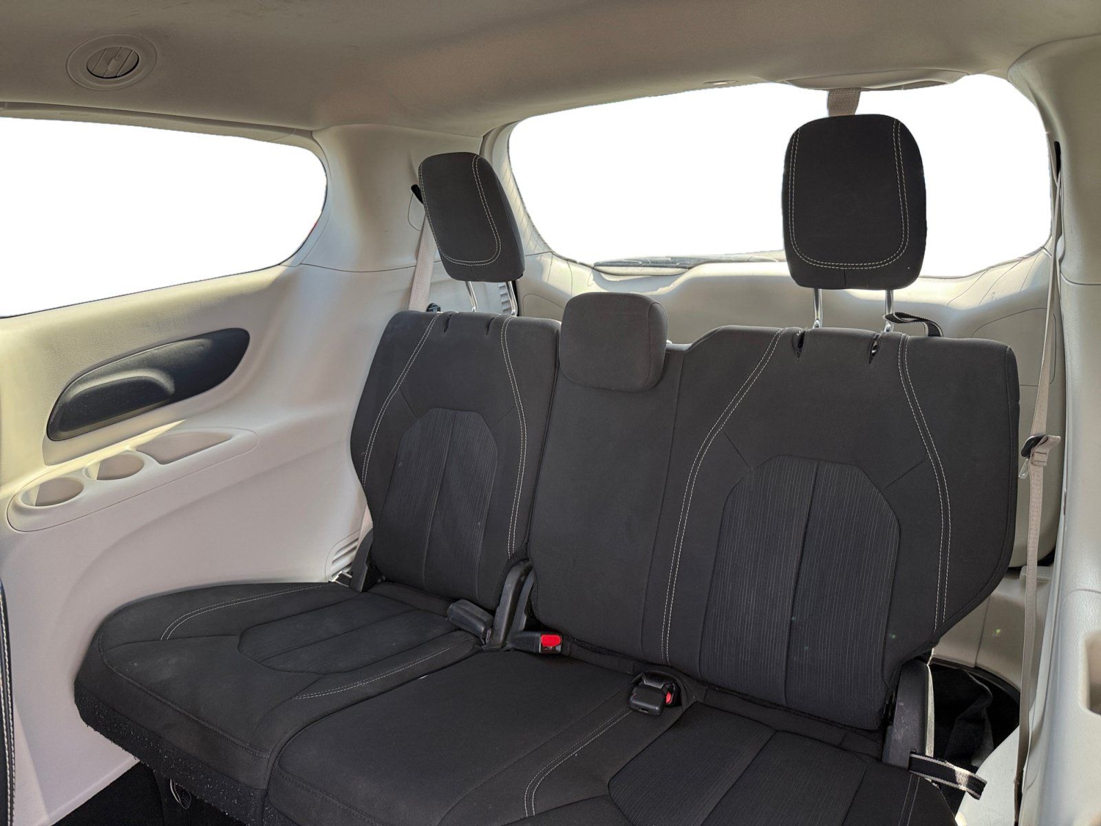 Used 2022 Chrysler Voyager LX FWD image 13