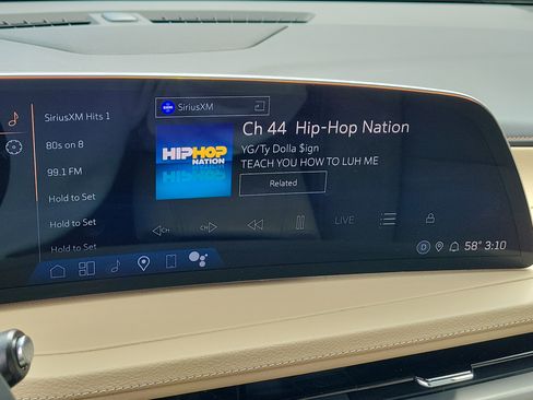 Used 2025 Cadillac XT4 Premium Luxury w/ Technology Package AWD/4WD image 28