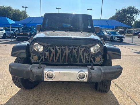 Used 2015 Jeep Wrangler Unlimited Sahara w/ Connectivity Group AWD/4WD image 2