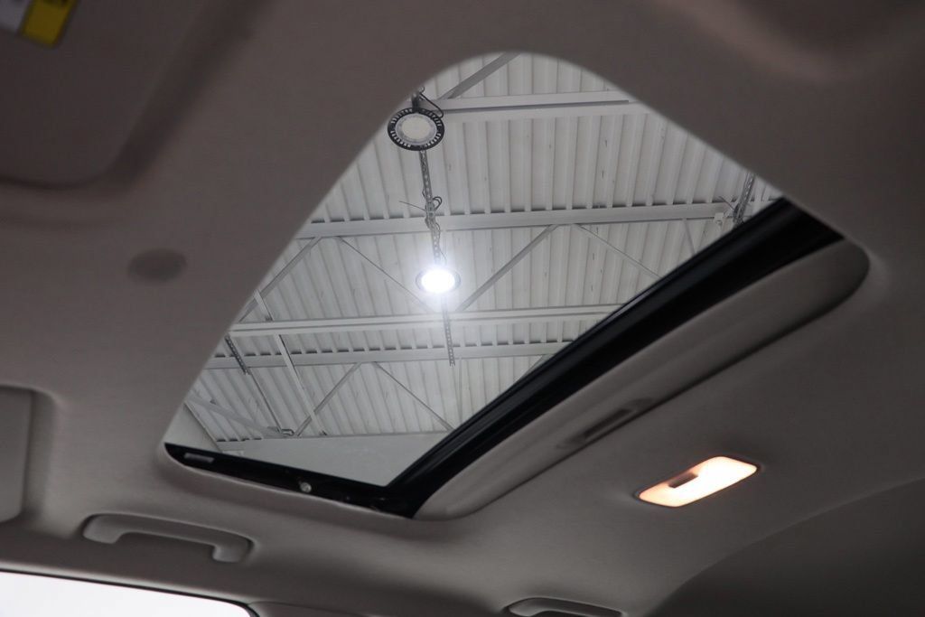 Used 2025 Hyundai Venue SEL FWD image 27