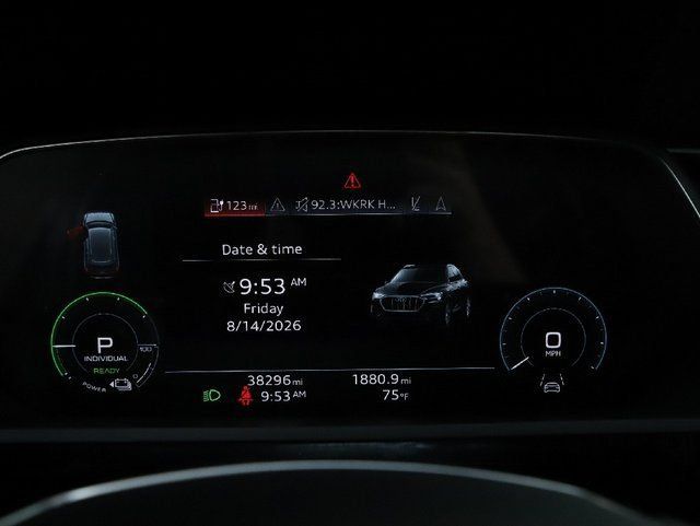 Used 2022 Audi e-tron Premium AWD/4WD image 29