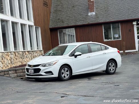 Used 2017 Chevrolet Cruze LS FWD image 2