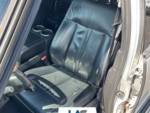 Used 2017 Lincoln Navigator Select RWD image 5