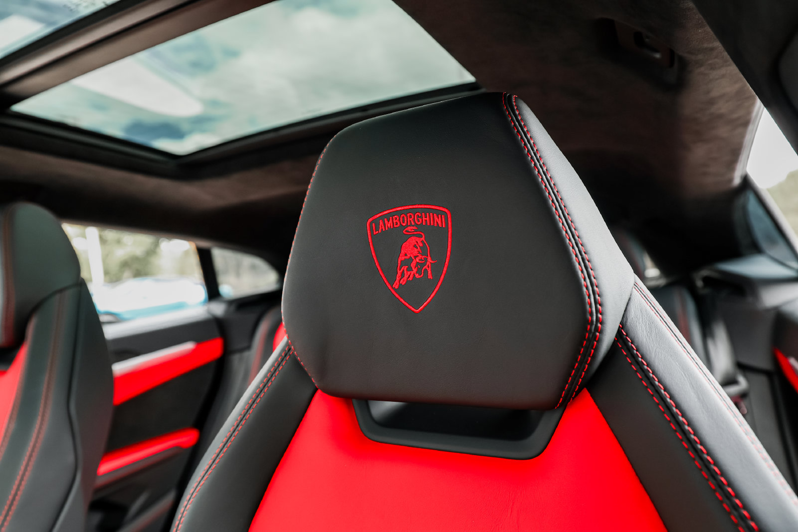 Used 2022 Lamborghini Urus AWD/4WD image 27