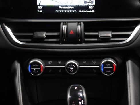 Used 2017 Alfa Romeo Giulia w/ Cold Weather Package RWD image 58