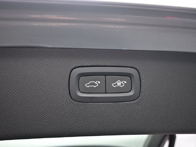 Used 2025 Volvo XC90 B6 Plus AWD/4WD image 32