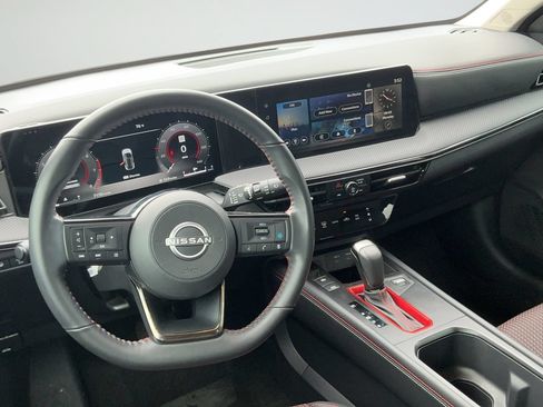 Certified 2025 Nissan Kicks SR FWD image 24