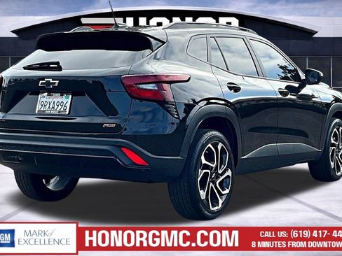 Used 2025 Chevrolet Trax RS w/ Sunroof Package FWD image 6